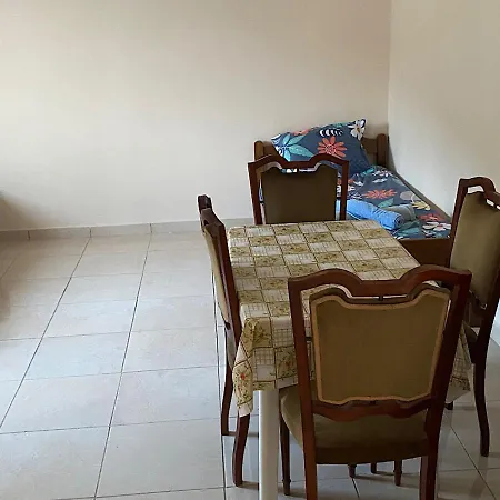 Siblings' ساراندا